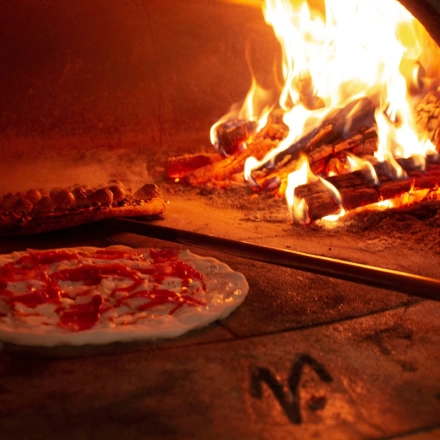 Lò Nướng Bánh Pizza Bằng Củi