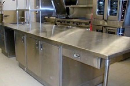 Lợi ích khi sử dụng bàn bếp inox nhà hàng bạn nên biết ?