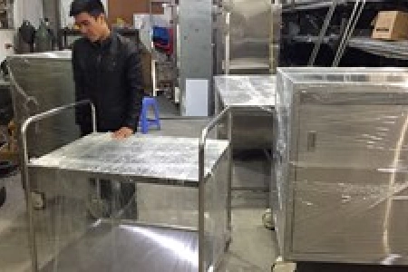 Giá xe đẩy hàng inox bạn nên tham khảo
