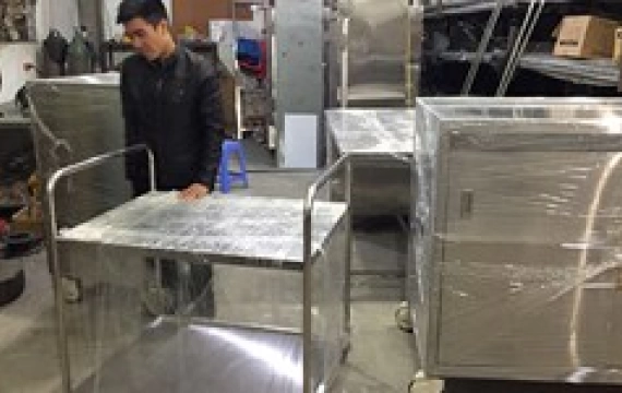 Giá xe đẩy hàng inox bạn nên tham khảo
