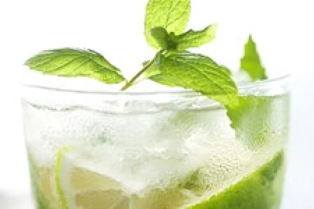 Loại bỏ ngay những viên nước đá bẩn với chiếc máy làm đá này
